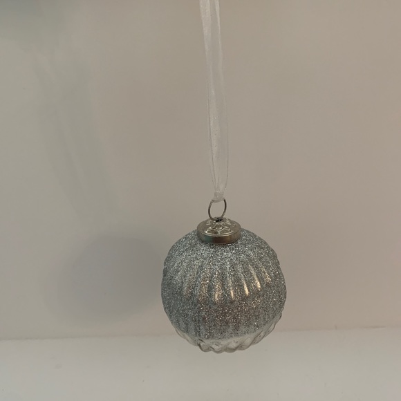 Martha Stewart Christmas Ornaments Glass 6 Silver Glitter Christmas Ornaments - Picture 6 of 10